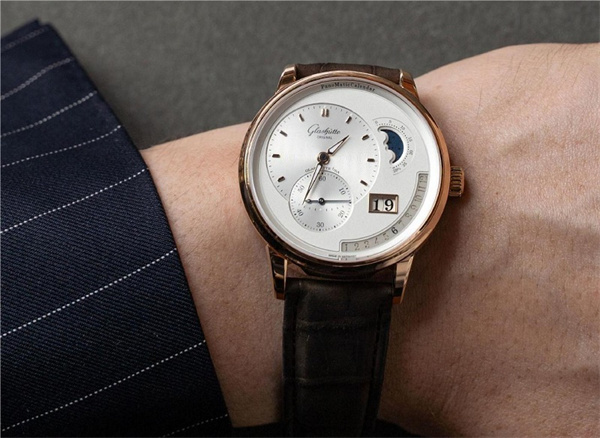 格拉苏蒂手表走时不准解决技巧盘点(图) 格拉苏蒂手表走时不准解决技巧盘点(图)
