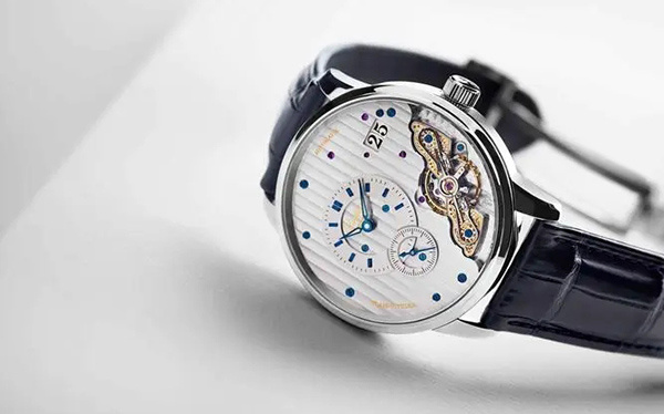 格拉苏蒂手表表带太紧处理办法(图) 格拉苏蒂手表表带太紧处理办法(图)