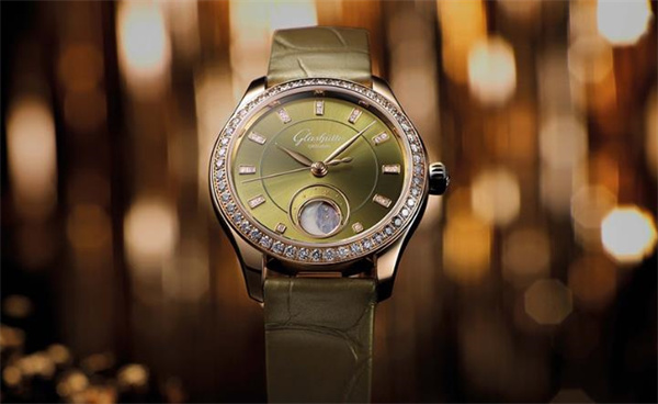 格拉苏蒂手表表蒙有划痕解决方法汇总(图) 格拉苏蒂手表表蒙有划痕解决方法汇总(图)